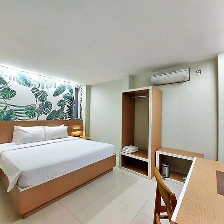 Shinta Pensión Malang Exterior foto
