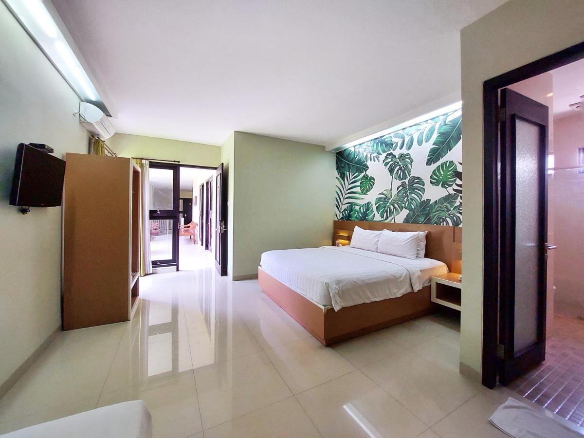 Shinta Pensión Malang Exterior foto