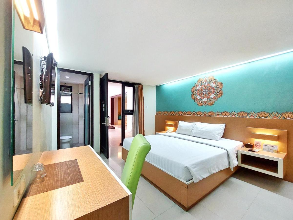 Shinta Pensión Malang Exterior foto