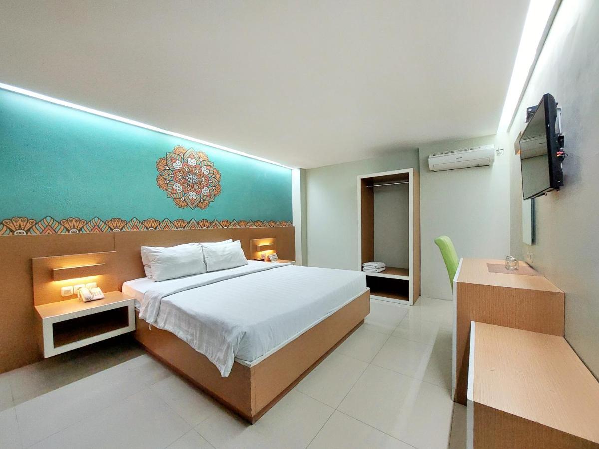 Shinta Pensión Malang Exterior foto