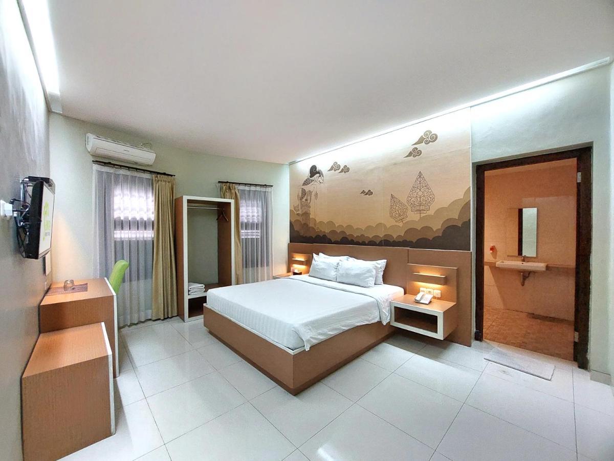 Shinta Pensión Malang Exterior foto