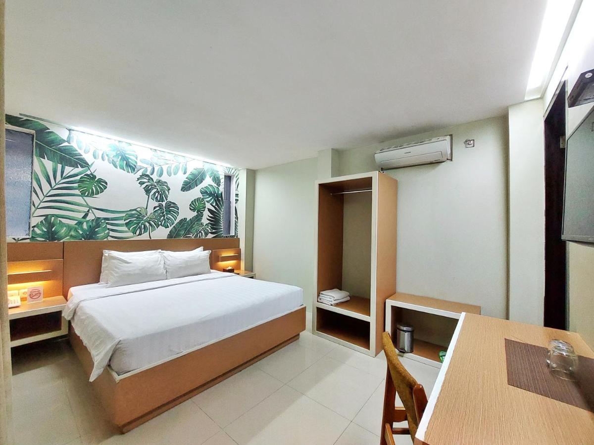 Shinta Pensión Malang Exterior foto