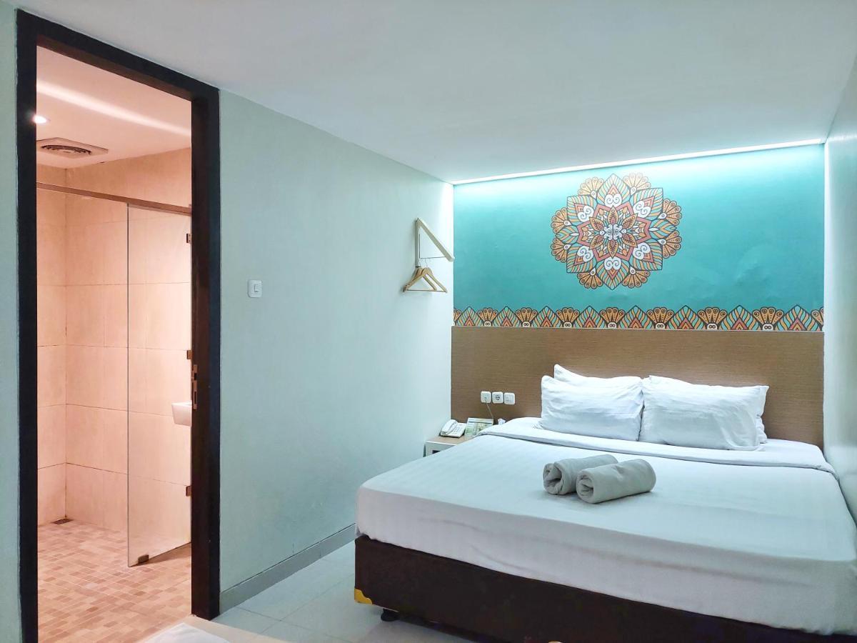 Shinta Pensión Malang Exterior foto
