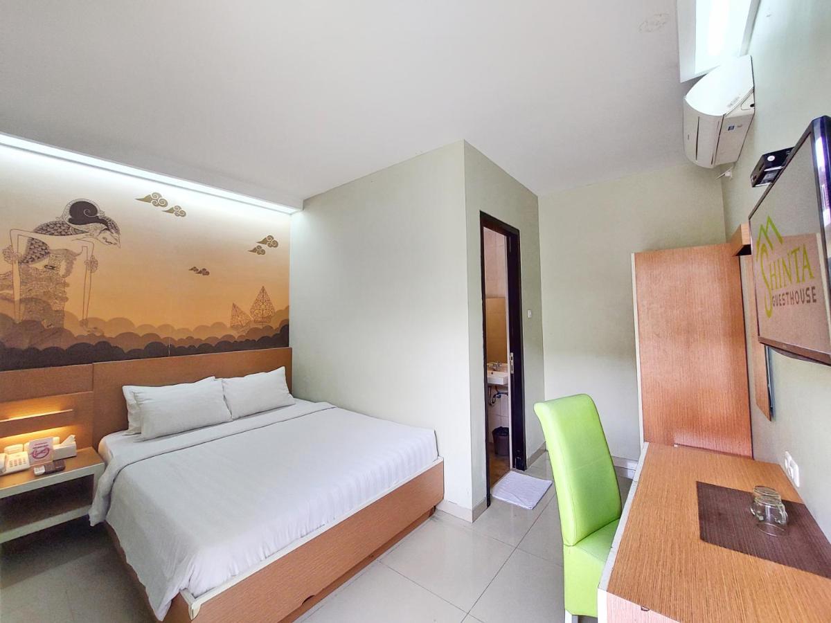 Shinta Pensión Malang Exterior foto