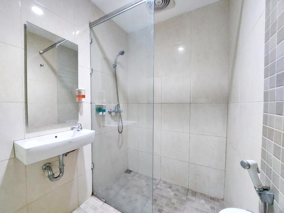 Shinta Pensión Malang Exterior foto