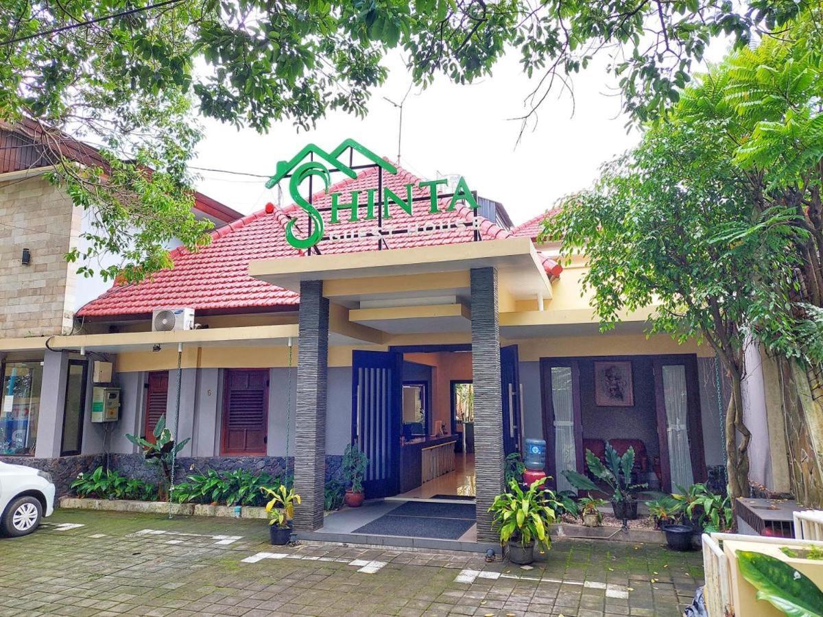 Shinta Pensión Malang Exterior foto