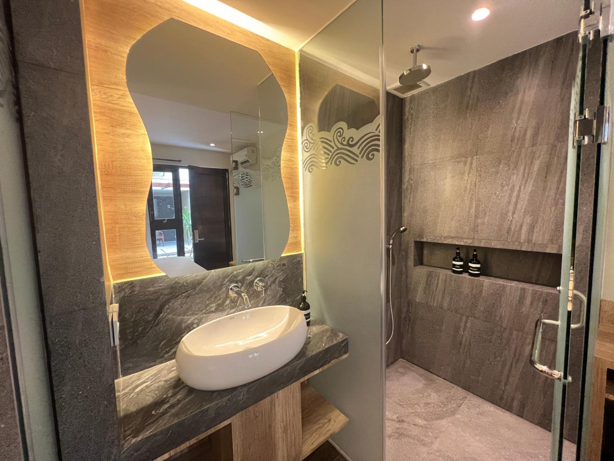 Shinta Pensión Malang Exterior foto