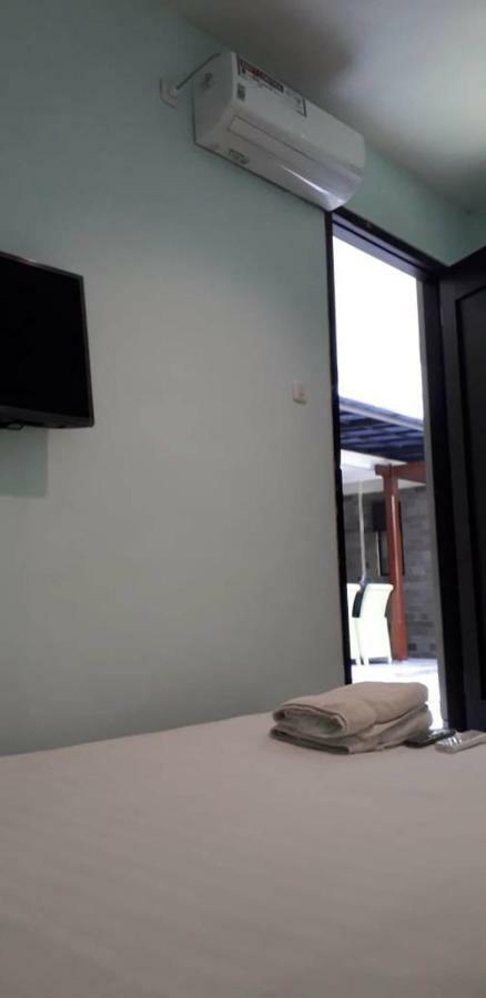 Shinta Pensión Malang Exterior foto